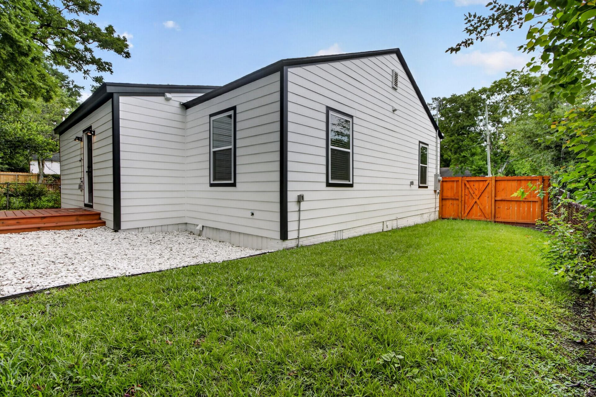 2136 Commander Road Photo 31