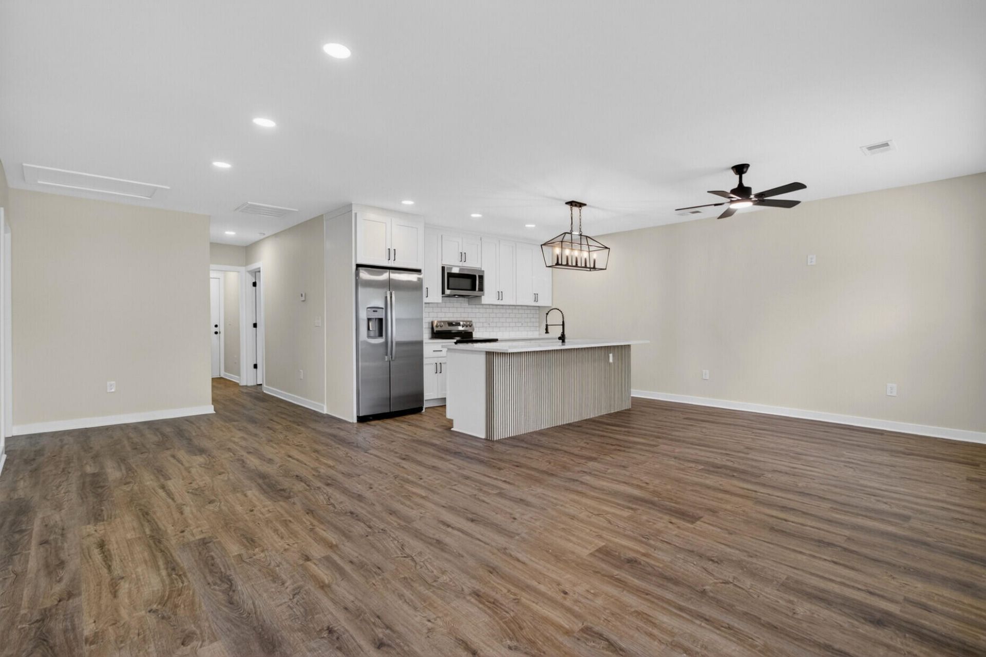 2136 Commander Road Photo 4