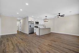 2136 Commander Road photo 4