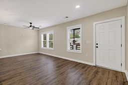 2136 Commander Road photo 4