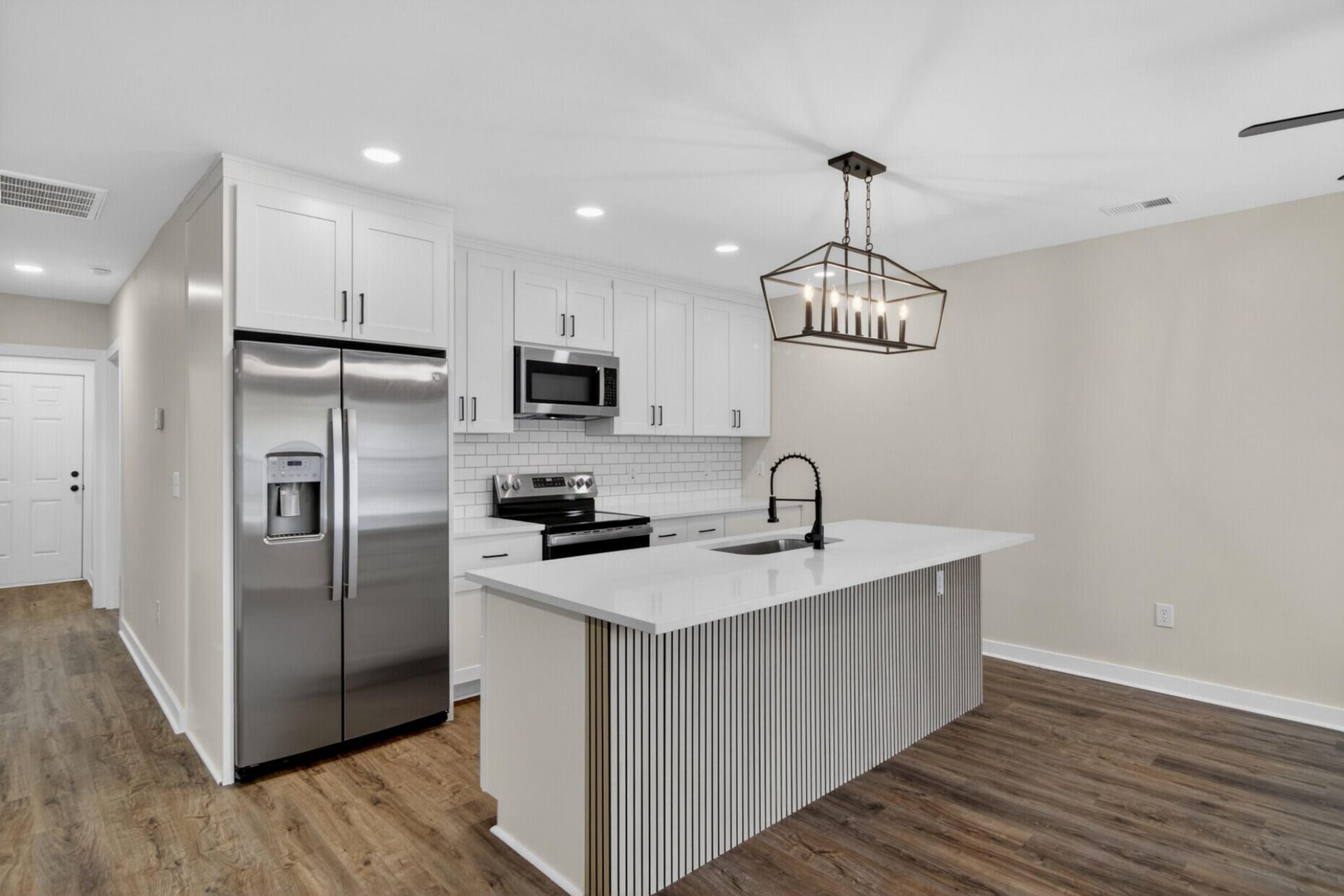 2136 Commander Road Photo 7