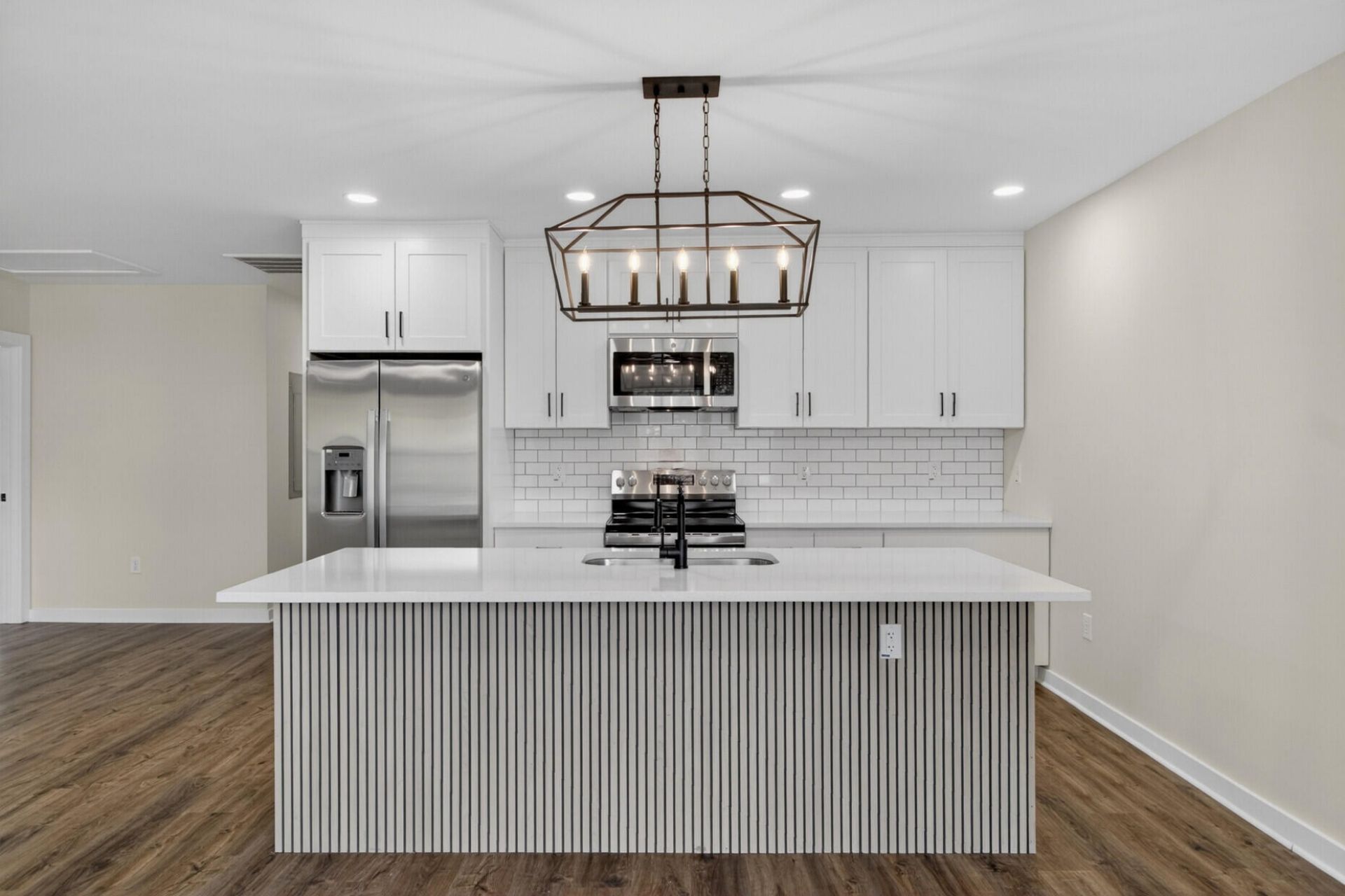 2136 Commander Road Photo 9