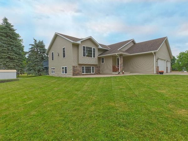 561 Kingsley Street S, Winsted, MN 55395