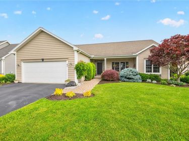 42 Peaceful Harbor Ln , Webster, NY 14580