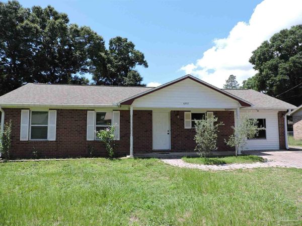 1495 Sinclair St, Milton, FL 32570