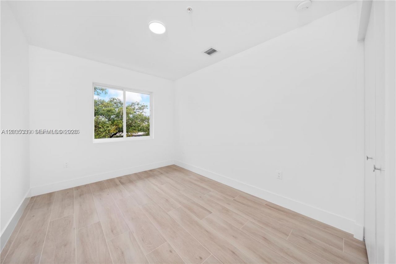 32 NW 14th Ave , Unit 4, Miami, FL 33125 Photo