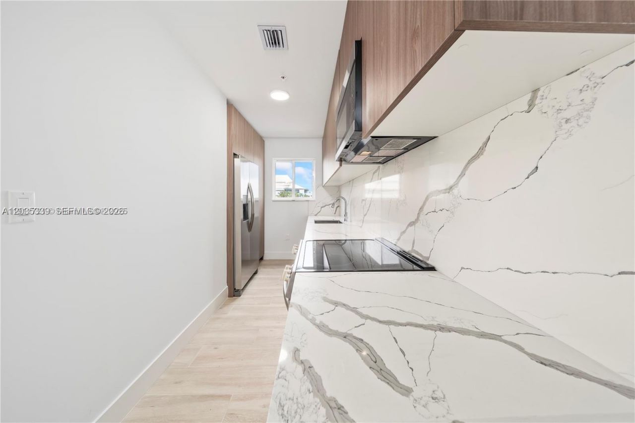32 NW 14th Ave , Unit 4, Miami, FL 33125 Photo