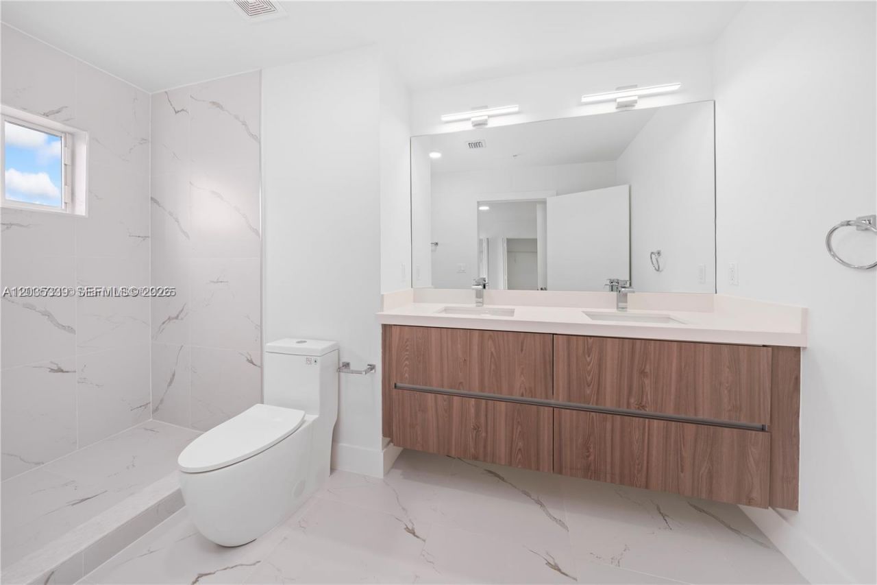 32 NW 14th Ave , Unit 4, Miami, FL 33125 Photo