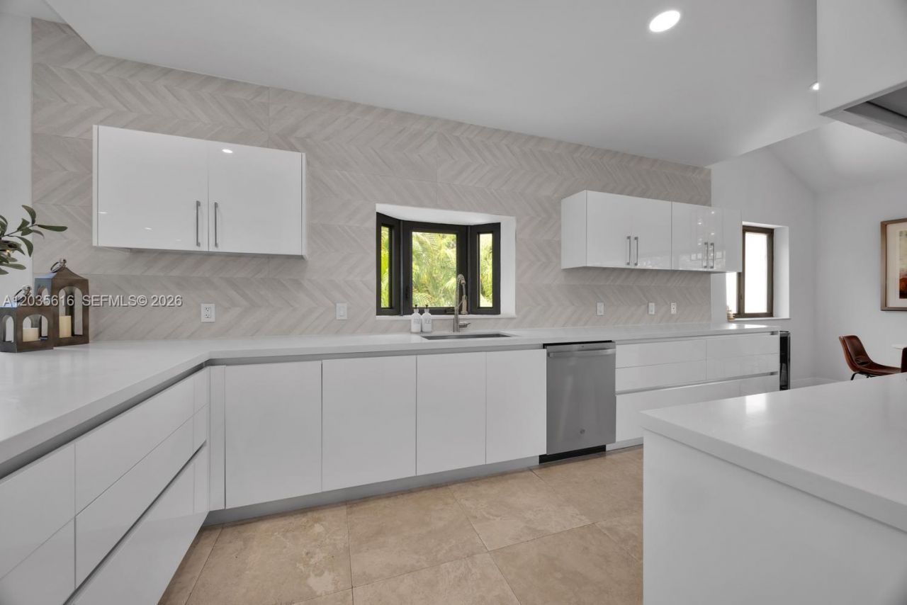 2000 S Bayshore Dr, Unit 65, Miami, FL 33133 Photo