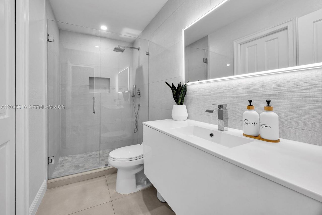 2000 S Bayshore Dr, Unit 65, Miami, FL 33133 Photo