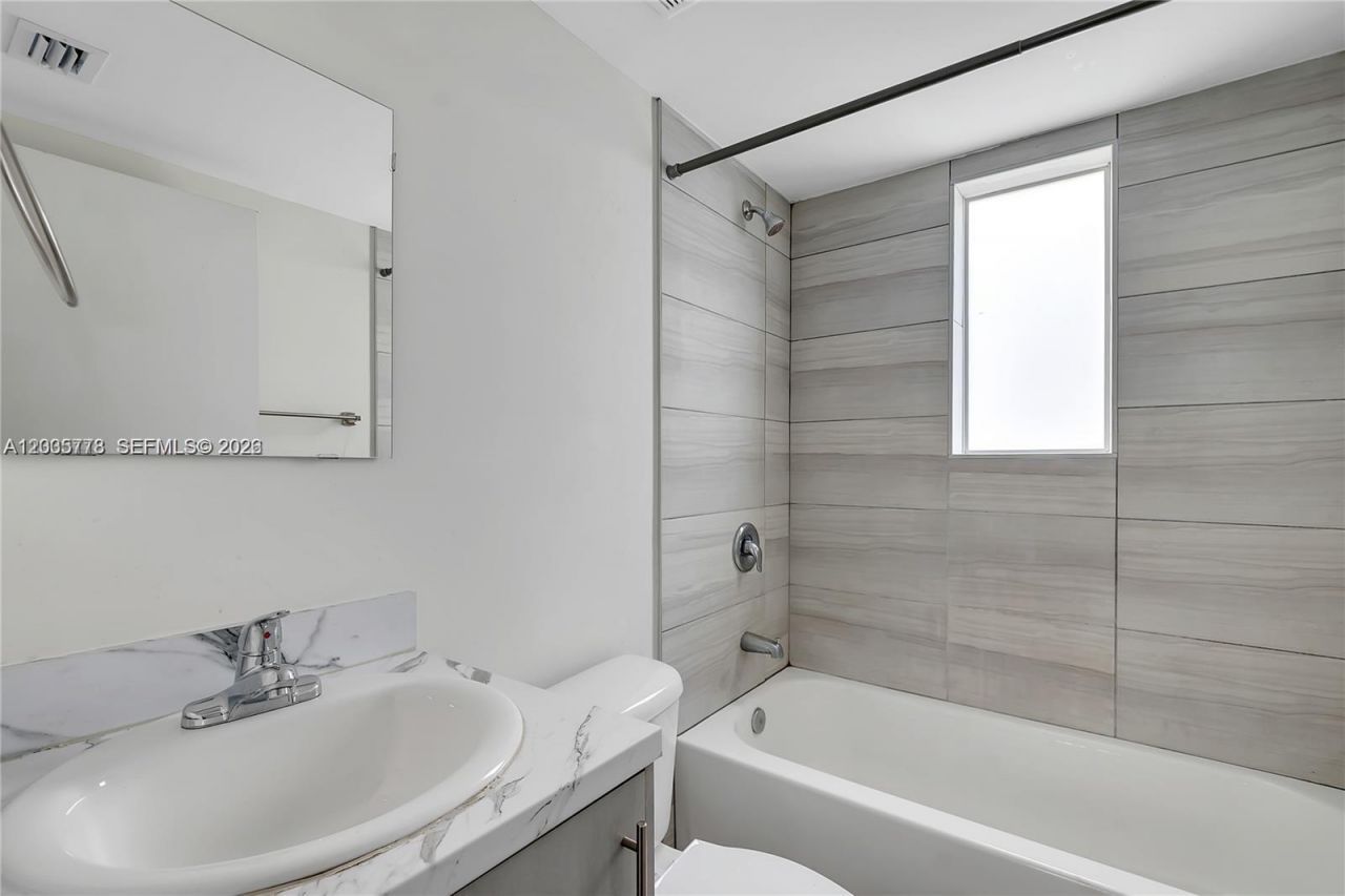1710 NW 1st Ct , Unit 15, Miami, FL 33136 Photo