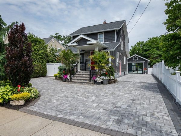 6 Marlboro Place , Bellmore, NY 11710