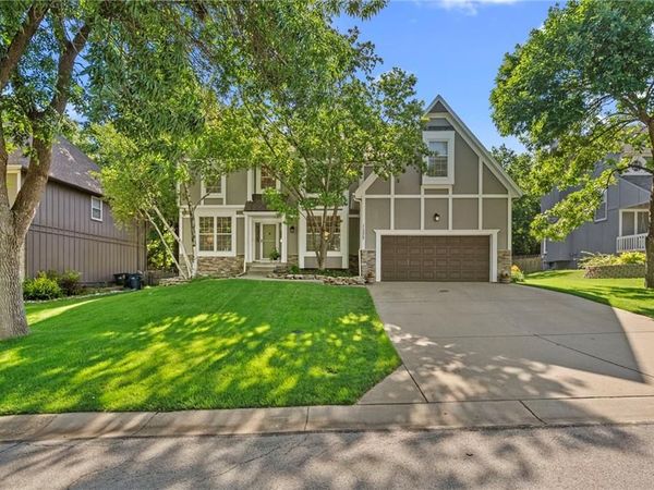 11573 S Brentwood Drive, Olathe, KS 66061