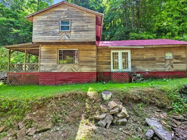 6728 Straight Hollow Road, McVeigh, KY 41555