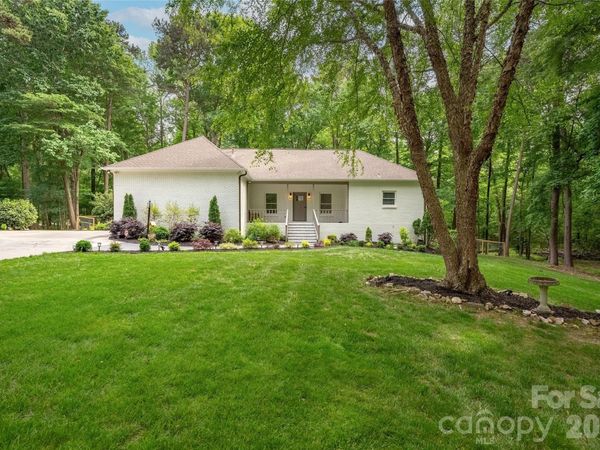 1800 Chestnut Lane, Matthews, NC 28104