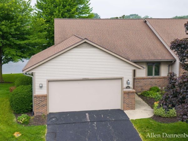 1946 Lakeview Drive, Zeeland, MI 49464