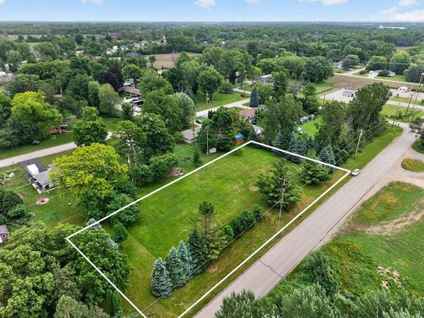 2524 BREEZEWOOD LANE, Neenah, WI 54956