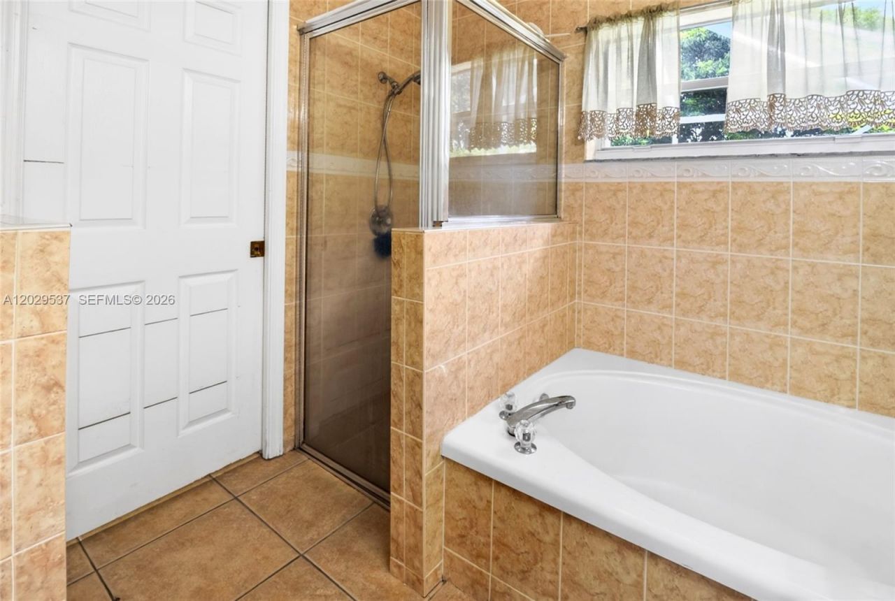 6124 NW 40th St , Coral Springs, FL 33067 Photo