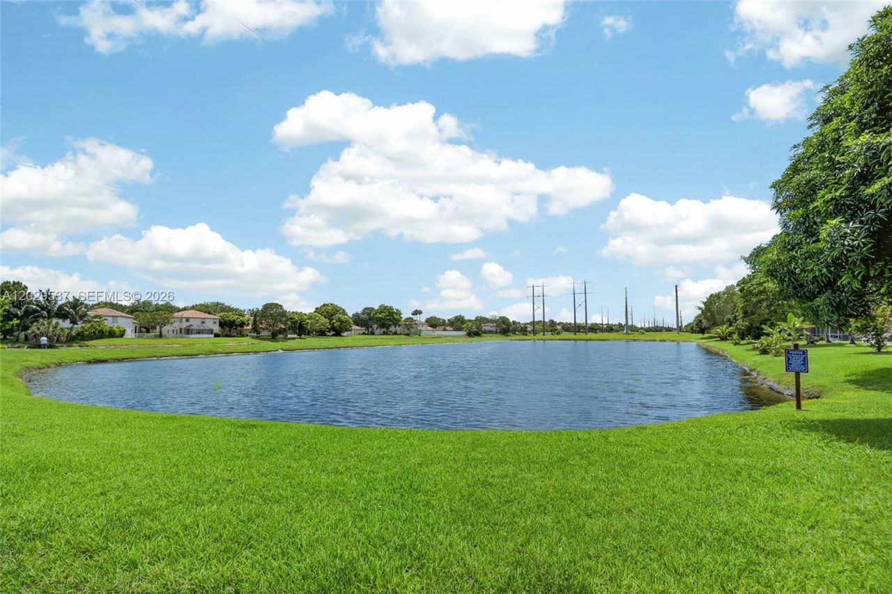 6124 NW 40th St , Coral Springs, FL 33067 Photo
