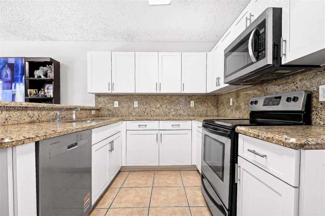 6124 NW 40th St , Coral Springs, FL 33067 Photo