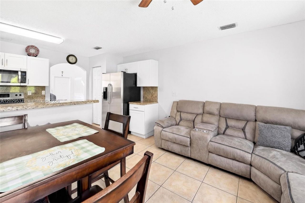 6124 NW 40th St , Coral Springs, FL 33067 Photo