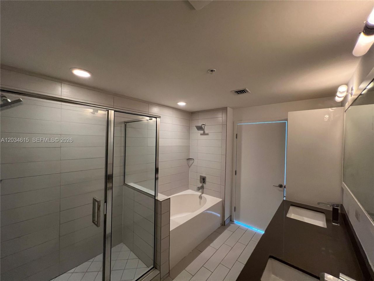 999 SW 1st Ave , Unit 2405, Miami, FL 33130 Photo