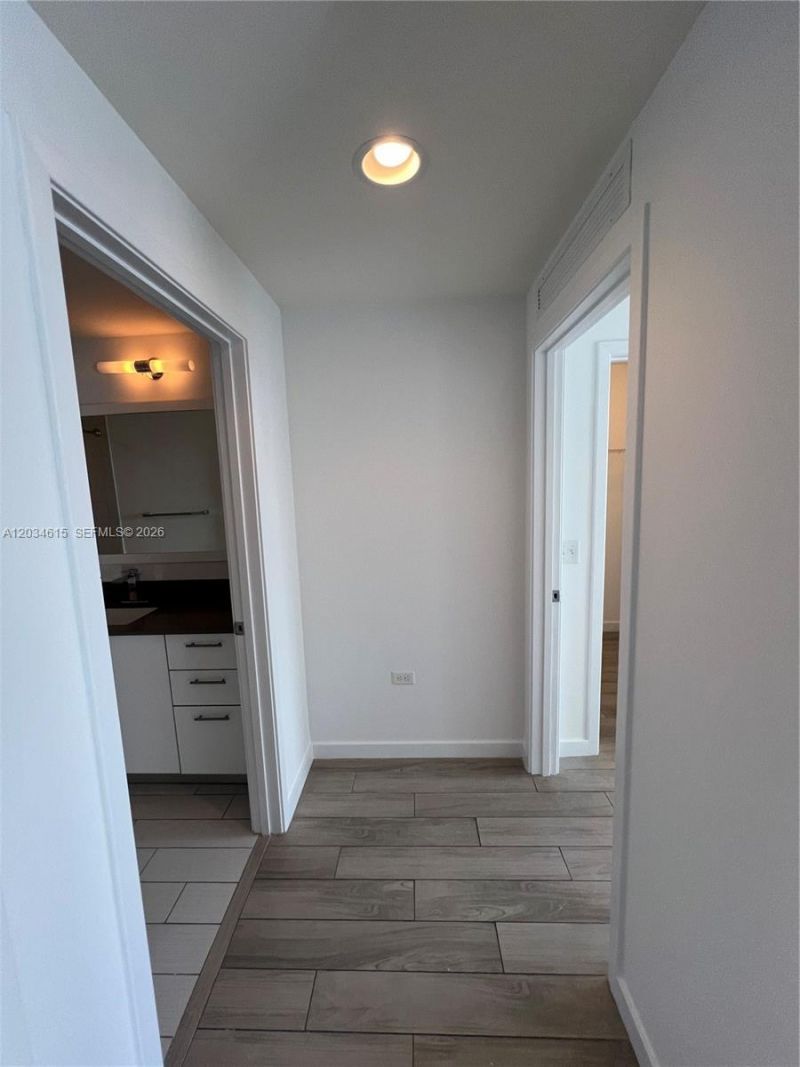 999 SW 1st Ave , Unit 2405, Miami, FL 33130 Photo