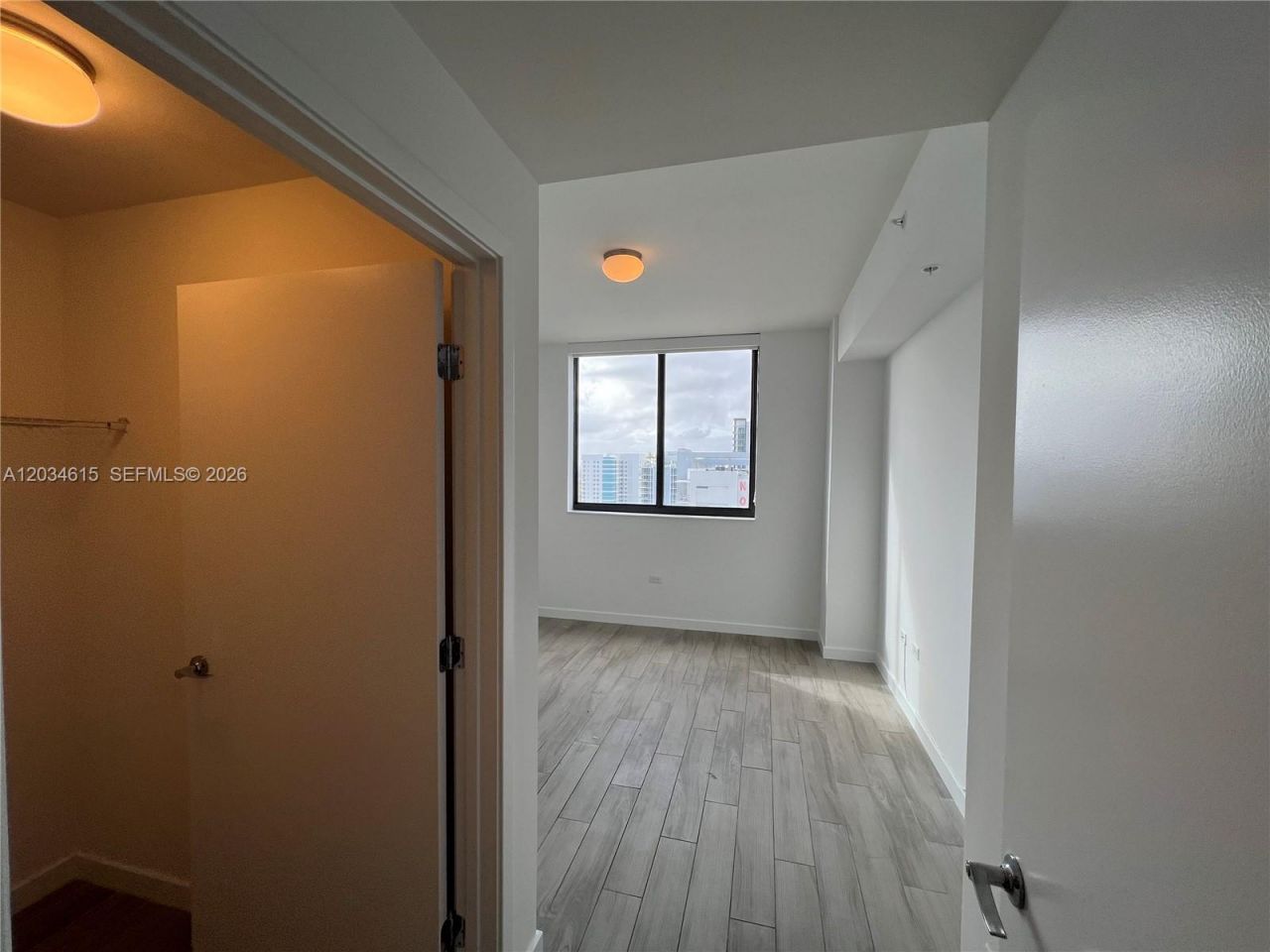 999 SW 1st Ave , Unit 2405, Miami, FL 33130 Photo