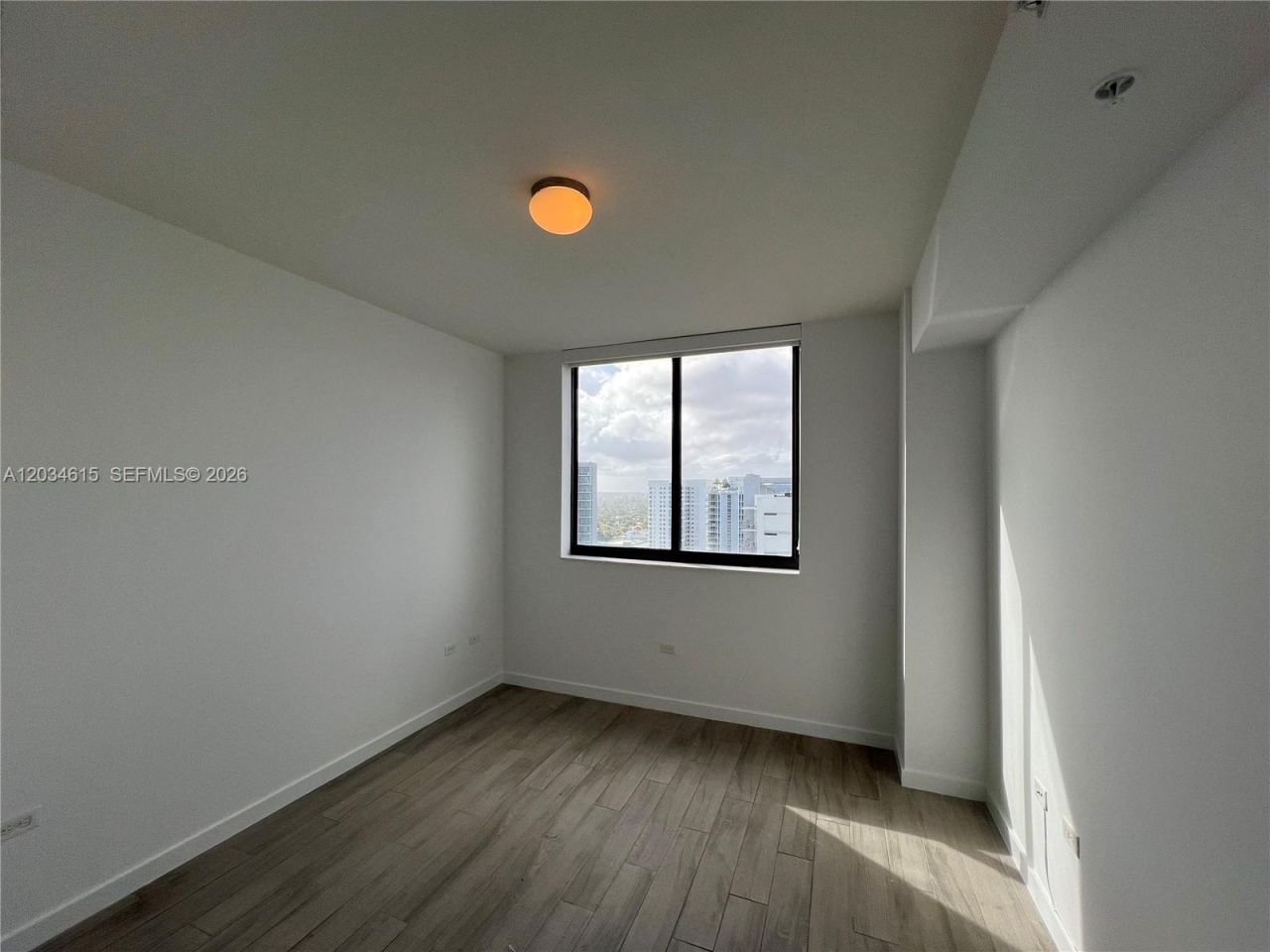 999 SW 1st Ave , Unit 2405, Miami, FL 33130 Photo