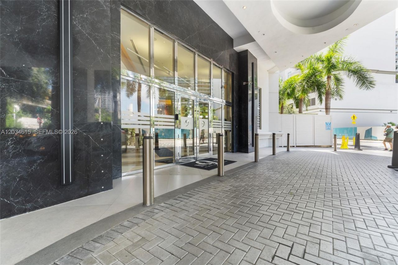 999 SW 1st Ave , Unit 2405, Miami, FL 33130 Photo