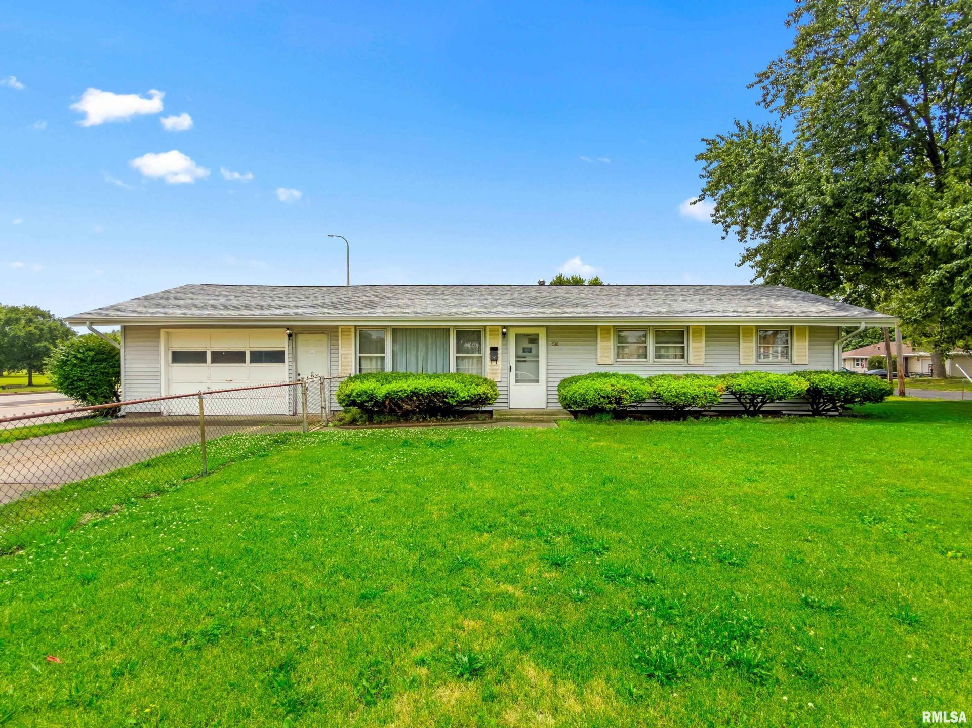 2506 W Westminister Avenue, Peoria, IL 61604 Main Photo