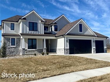 2050 NW Scenic View Drive, Riverside, MO 64150
