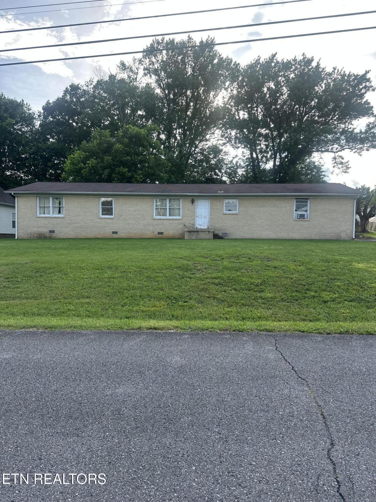301 NW Grove Ave, Cleveland, TN 37311 Main Photo