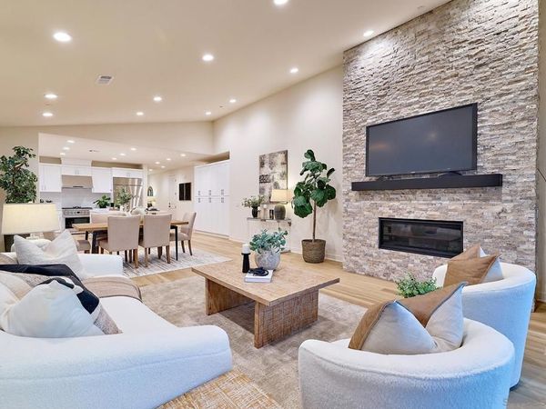 2 W Pine St, Altadena, CA 91001