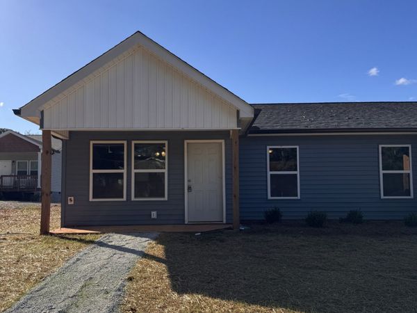 210 maret Street, Hartwell, GA 30643