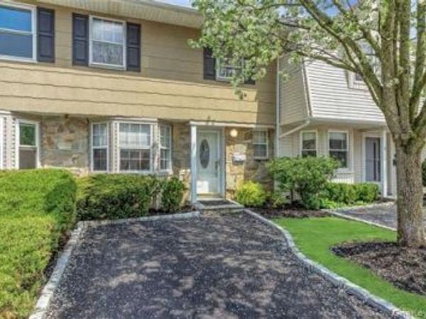 6 Manors Drive , Jericho, NY 11753