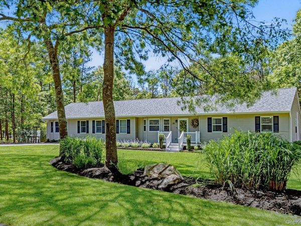 20 Charter Court , Manorville, NY 11949
