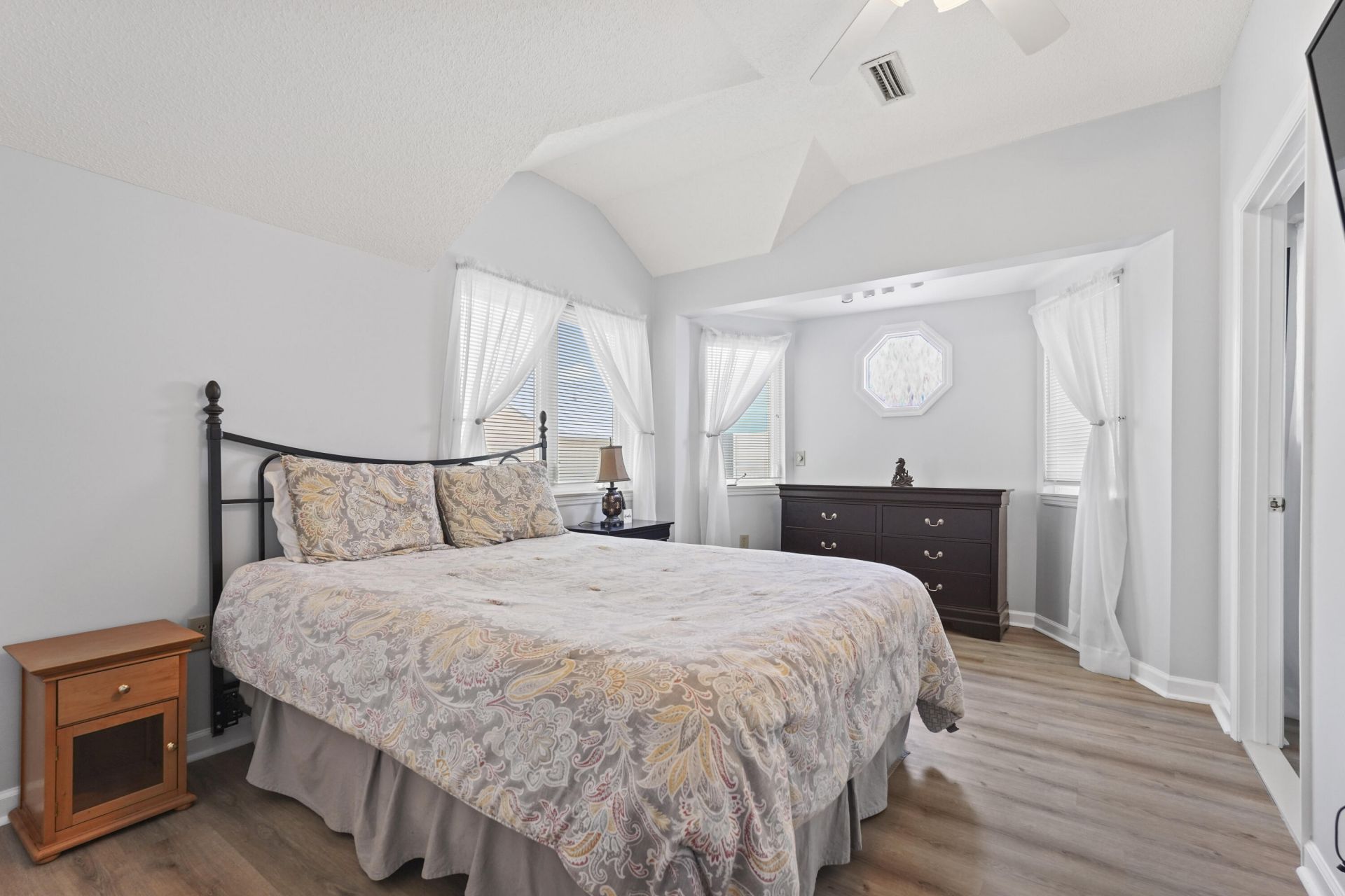 6001 S Kings Photo 21