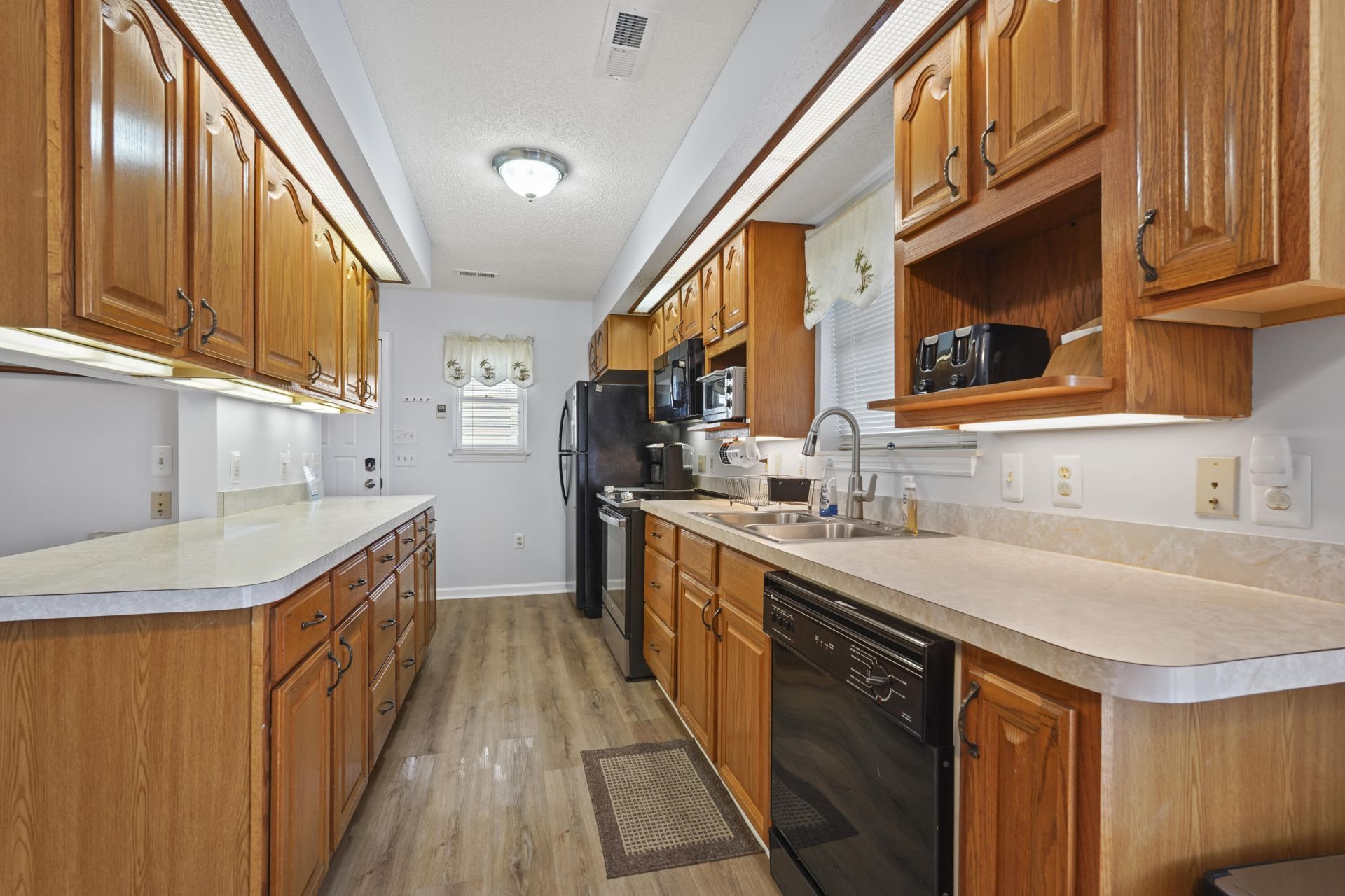 6001 S Kings Photo 8