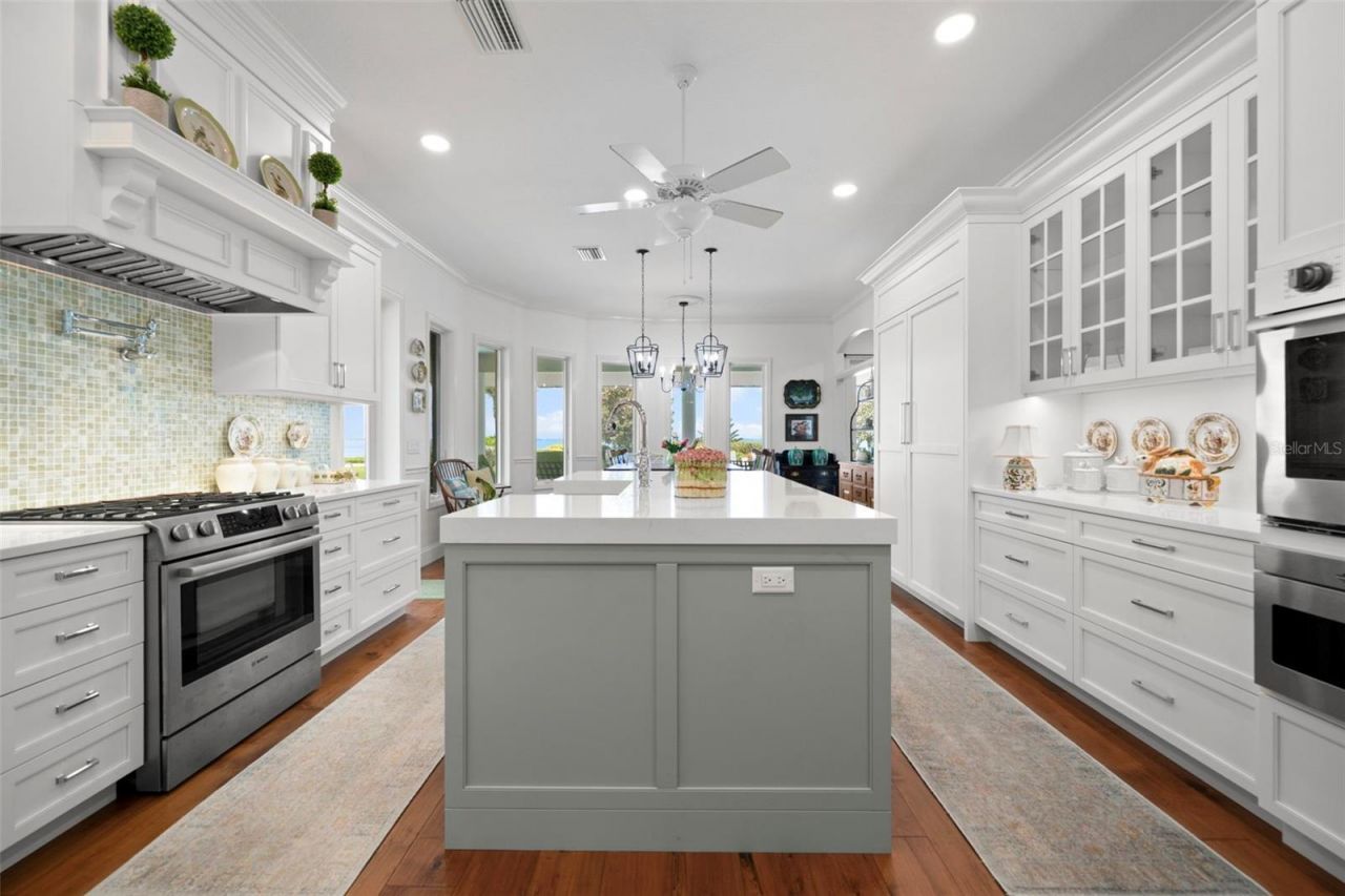8152 Longbay Boulevard, Sarasota, FL 34243 Photo