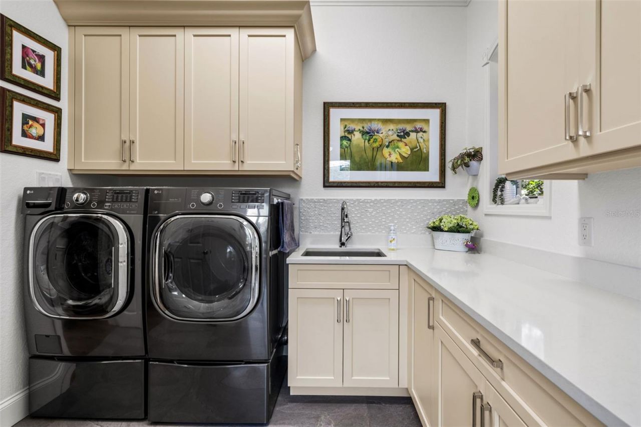 8152 Longbay Boulevard, Sarasota, FL 34243 Photo