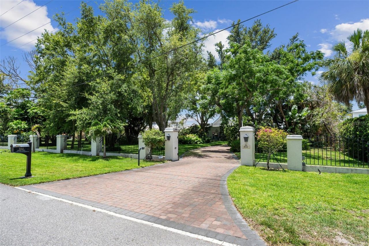 8152 Longbay Boulevard, Sarasota, FL 34243 Photo