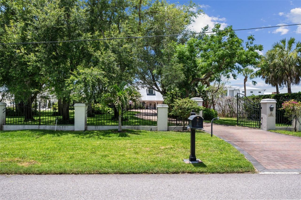 8152 Longbay Boulevard, Sarasota, FL 34243 Photo