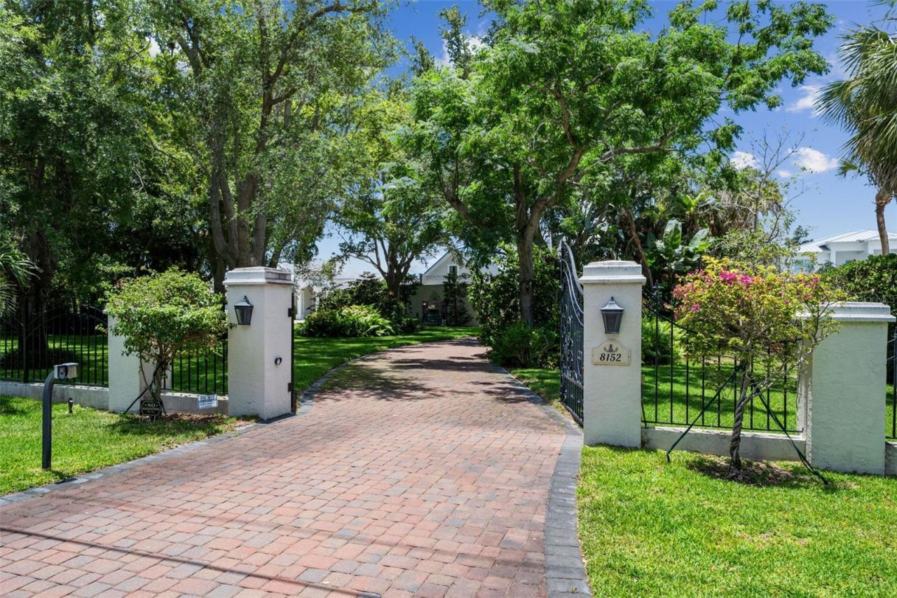 8152 Longbay Boulevard, Sarasota, FL 34243 Photo