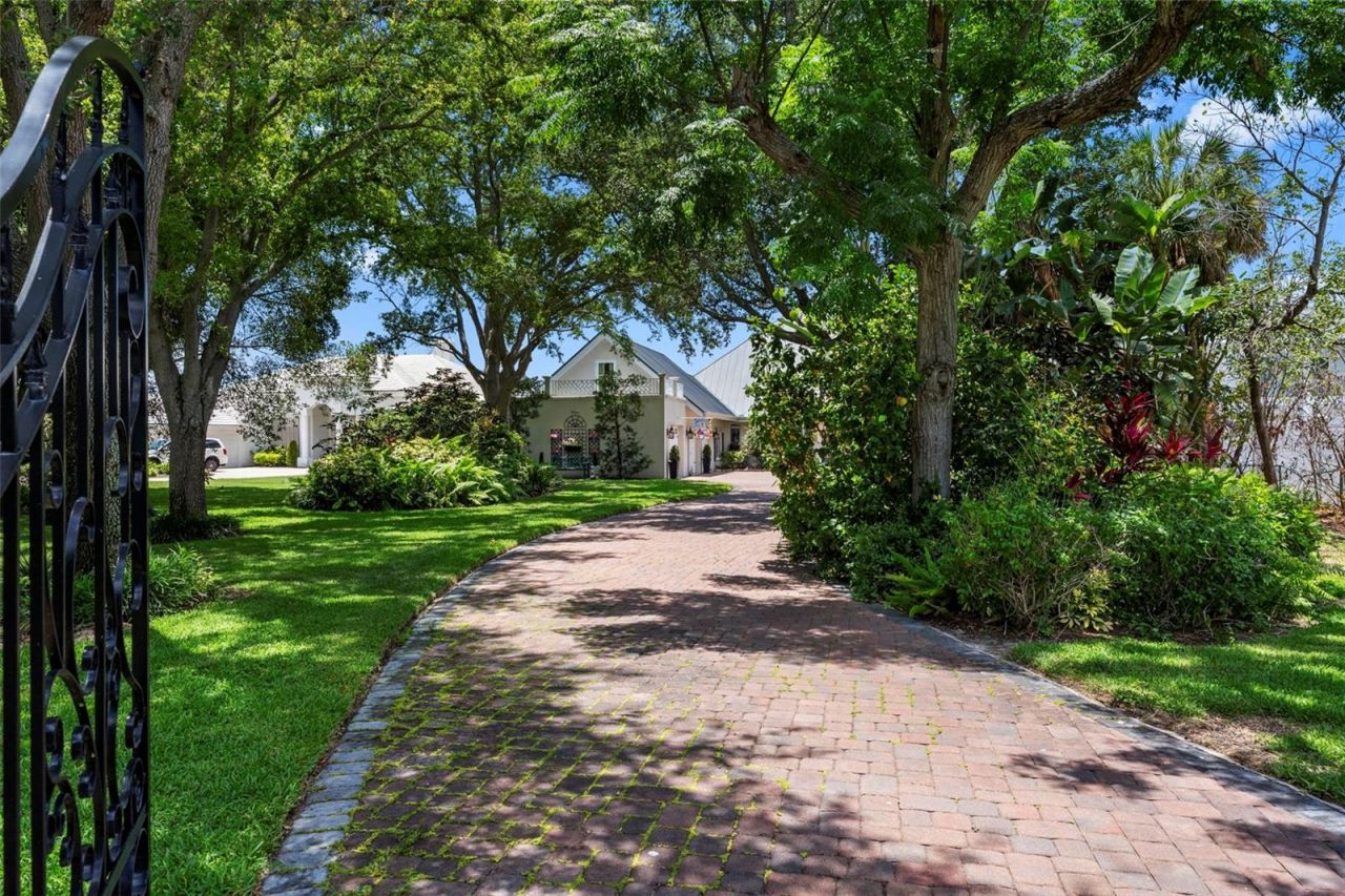 8152 Longbay Boulevard, Sarasota, FL 34243 Photo