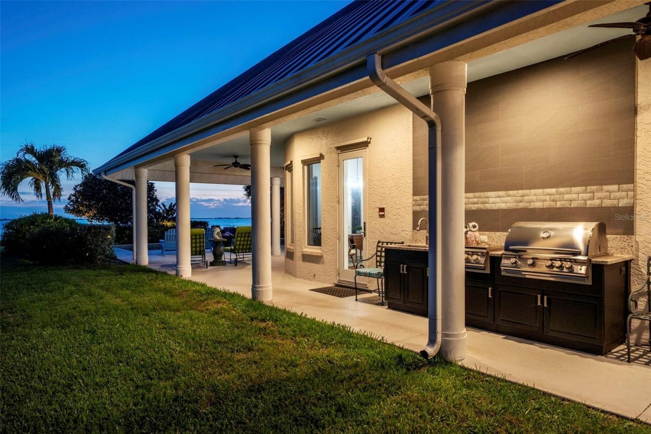 8152 Longbay Boulevard, Sarasota, FL 34243 Photo