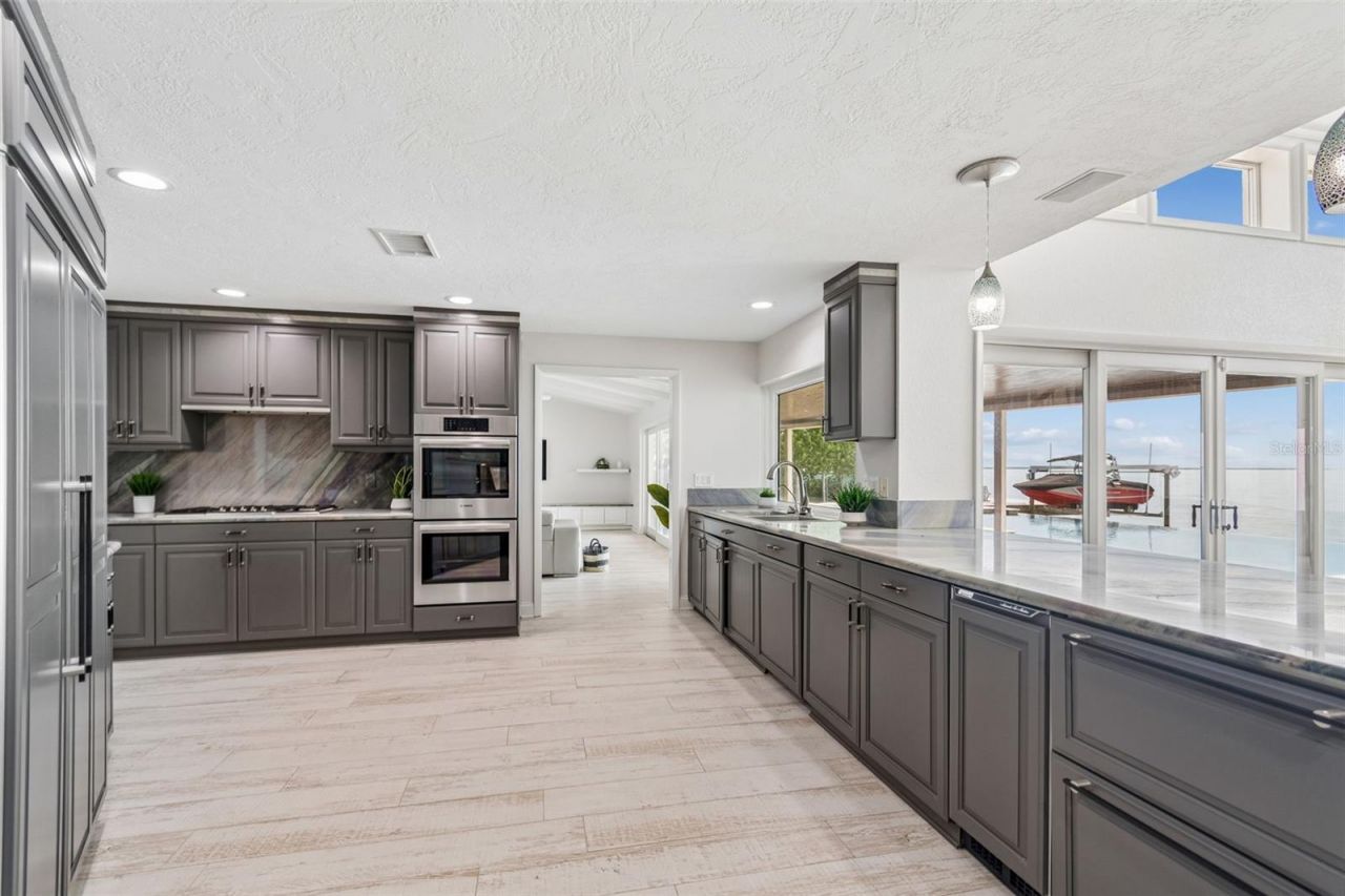 2038 Carolina Avenue Ne, Saint Petersburg, FL 33703 Photo