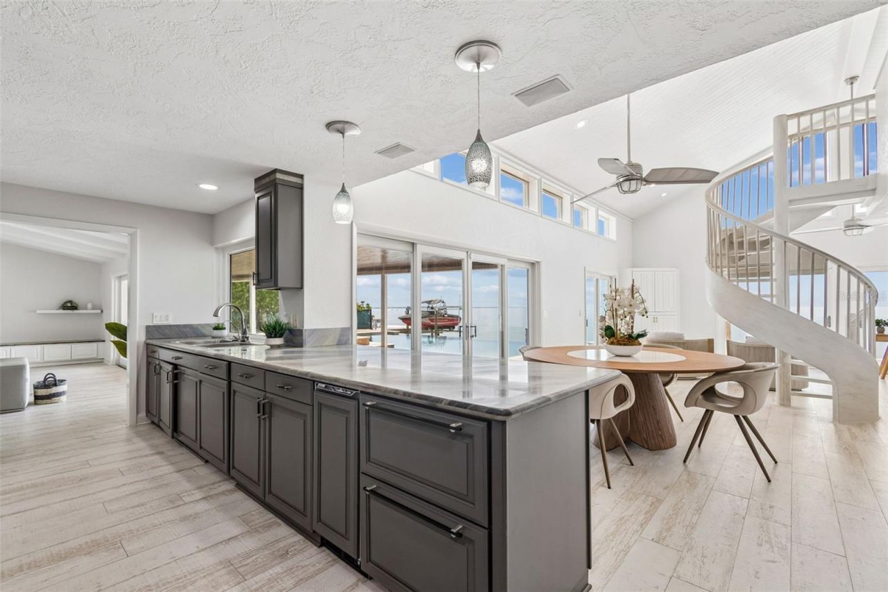 2038 Carolina Avenue Ne, Saint Petersburg, FL 33703 Photo