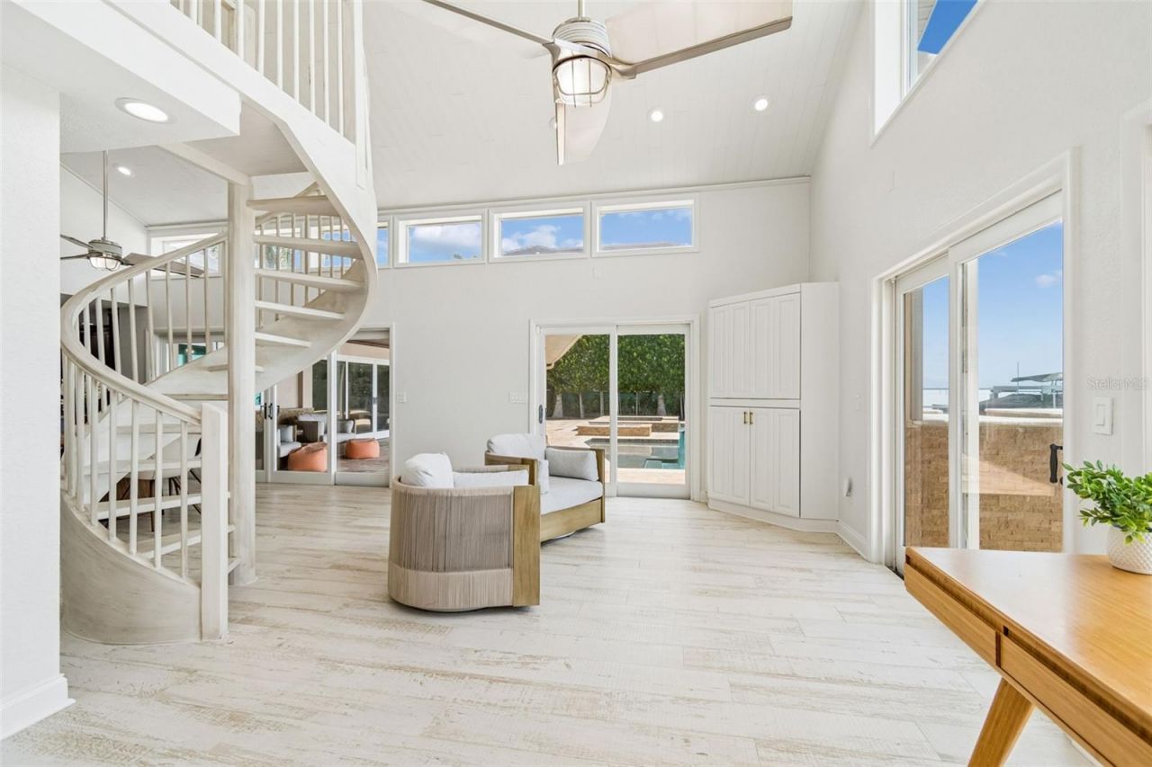 2038 Carolina Avenue Ne, Saint Petersburg, FL 33703 Photo