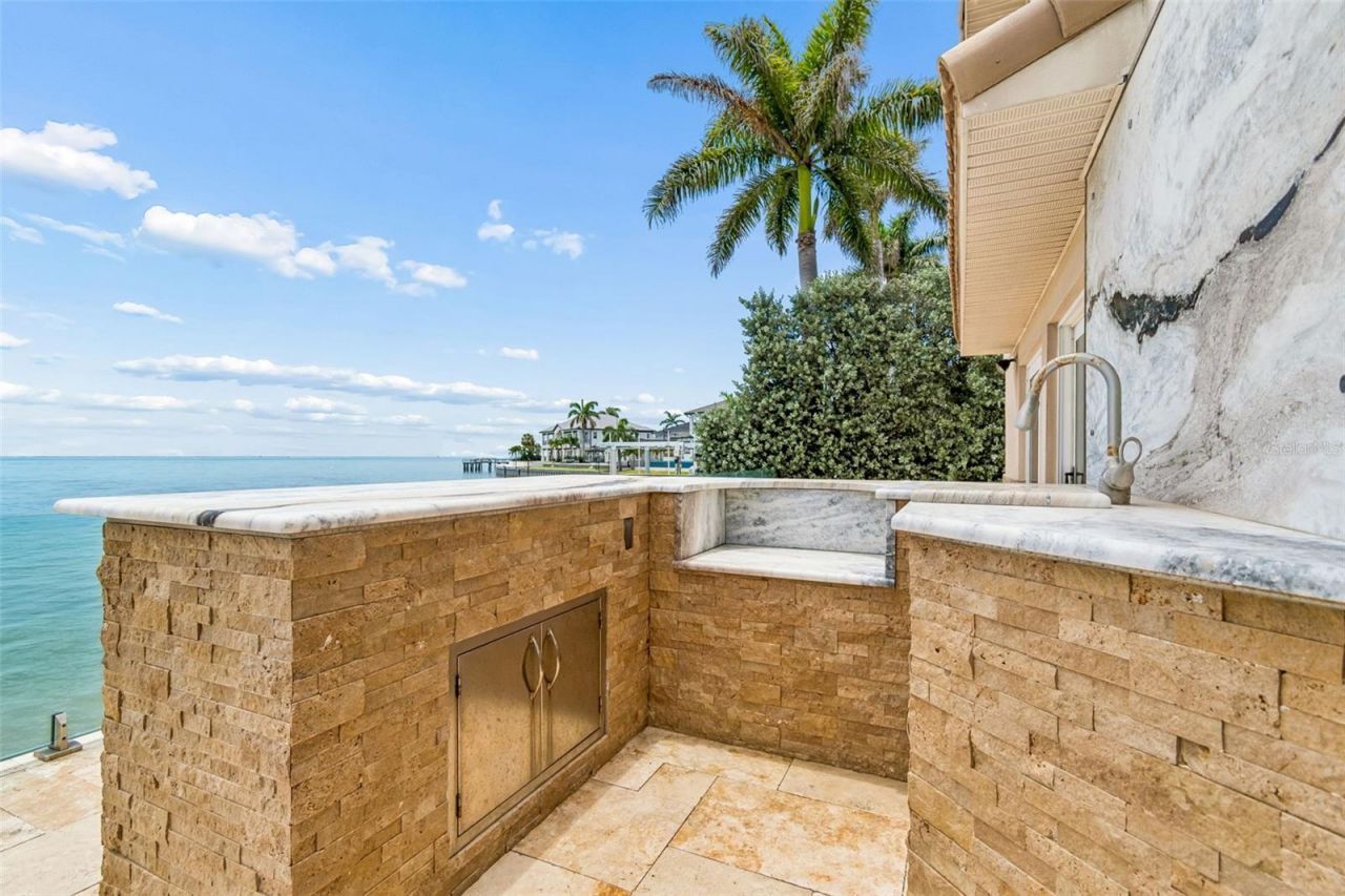 2038 Carolina Avenue Ne, Saint Petersburg, FL 33703 Photo